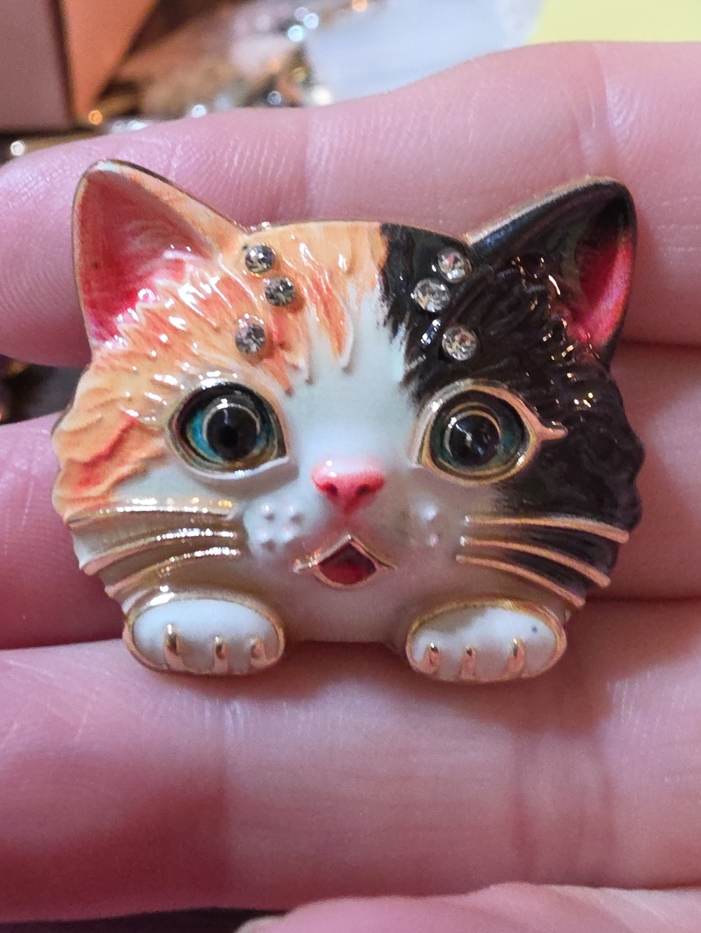 A163- Calico Cat Enamel Brooch Pin - Multicolor